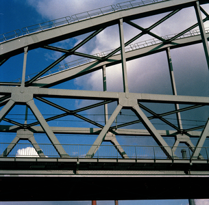 849490 Gezicht op een gedeelte van de DEMKA-brug over het Amsterdam-Rijnkanaal te Utrecht.